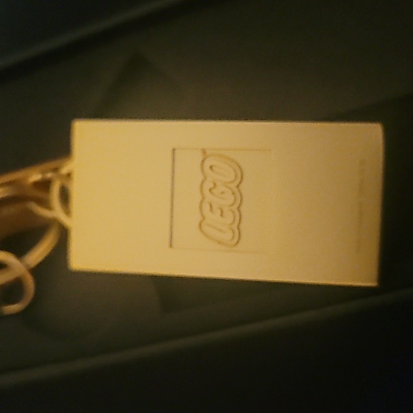 Lego Masters Gold Lego Brick Keychain - Picture 6 of 8